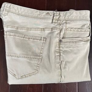 Tommy Bahama Boracay Stretch 5-Pocket Pants.    34" x 32"  Khaki/Sand